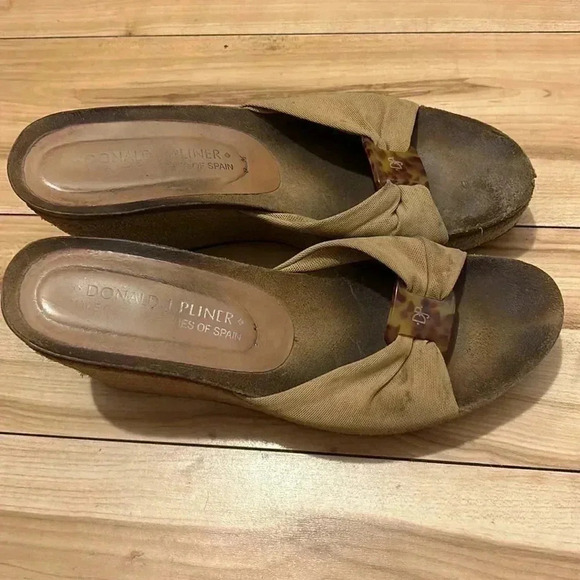 Donald pliner slip on wedges - Picture 8 of 8
